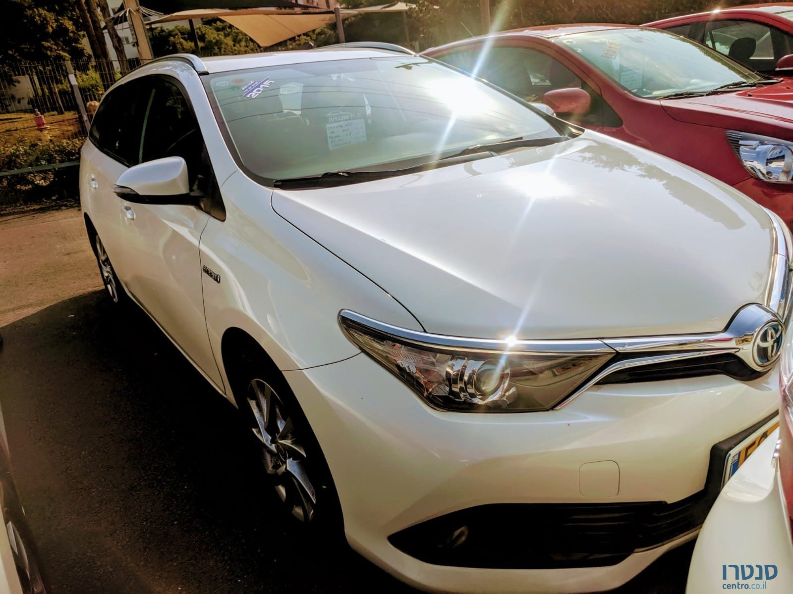 2015' Toyota Auris photo #2