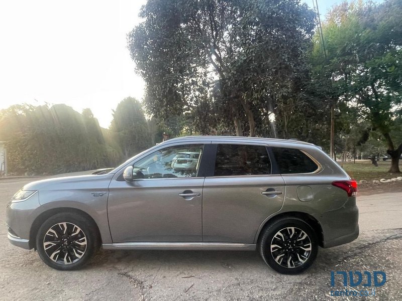 2018' Mitsubishi Outlander מיצובישי אאוטלנדר photo #5