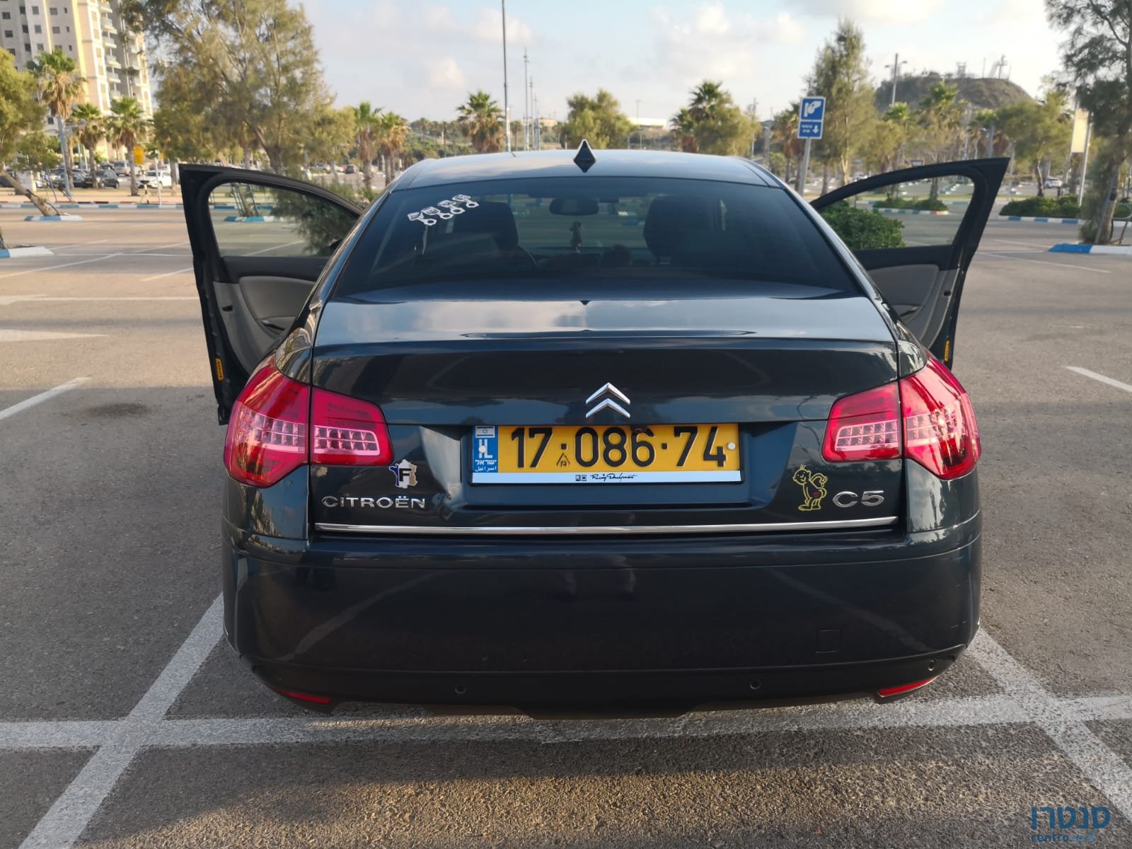 2010' Citroen C5 photo #5