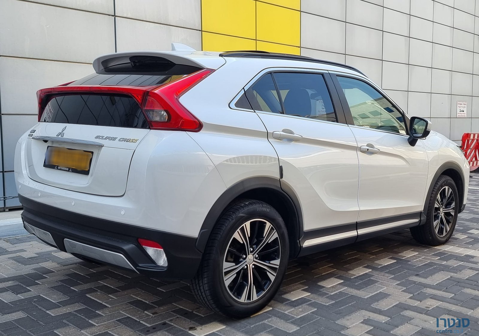 2019' Mitsubishi Eclipse photo #3