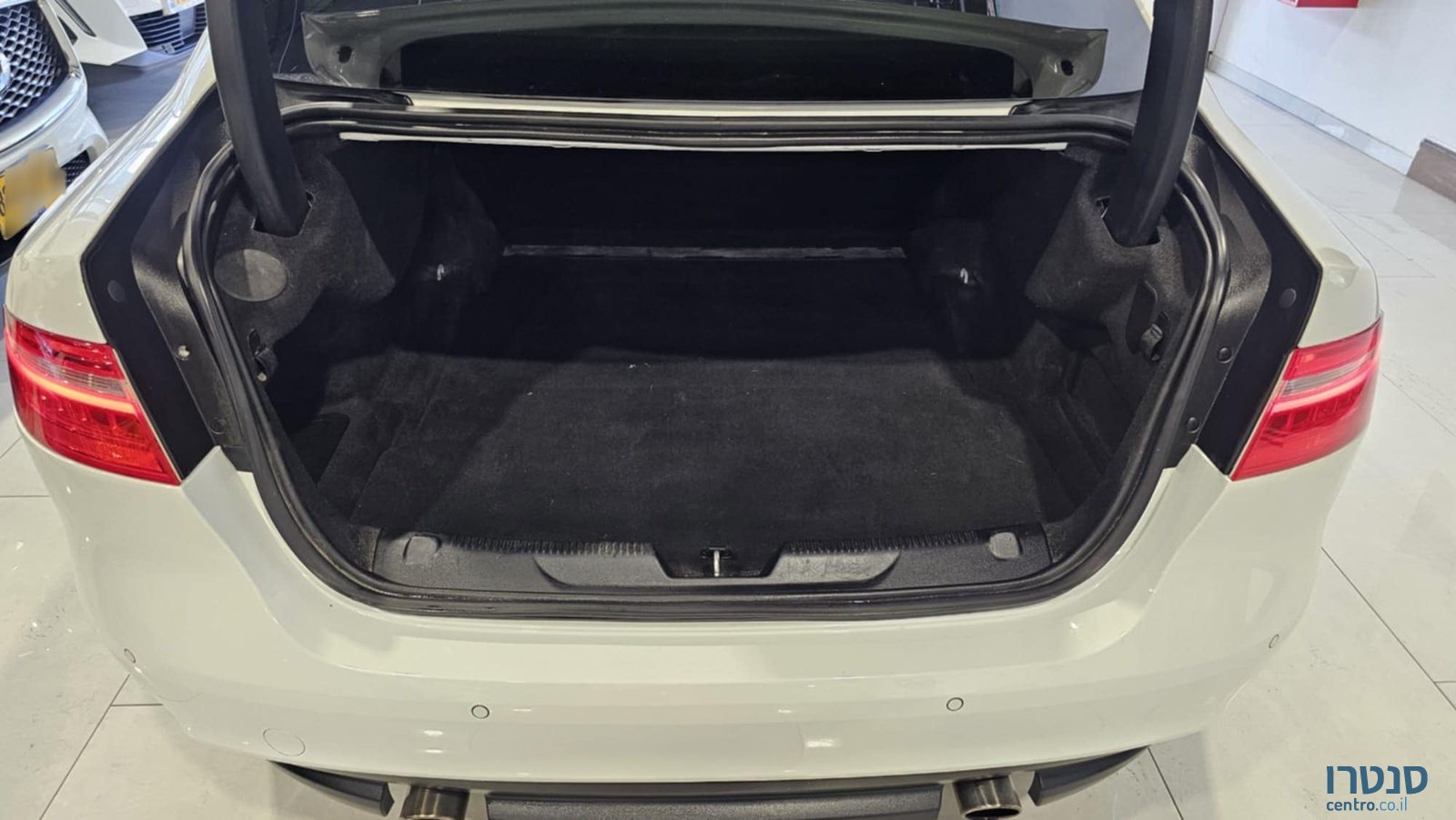 2018' Jaguar XE photo #5