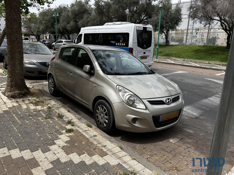 2011' Hyundai i20 יונדאי photo #2