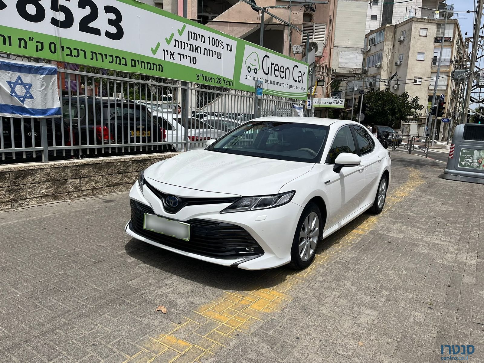 2021' Toyota Camry Hybrid photo #2