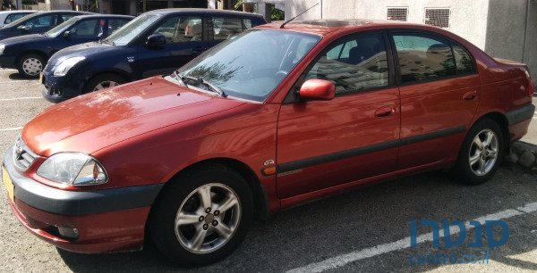 2002' Toyota Avensis photo #1