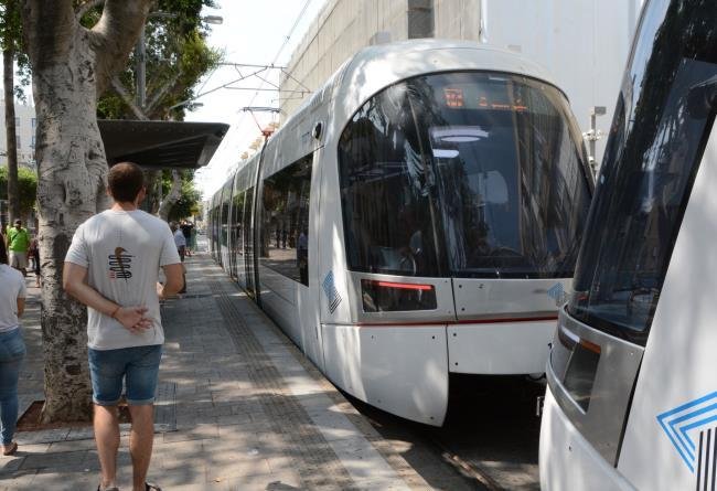 После пяти часов простоя тель-авивский трамвай вновь заработал