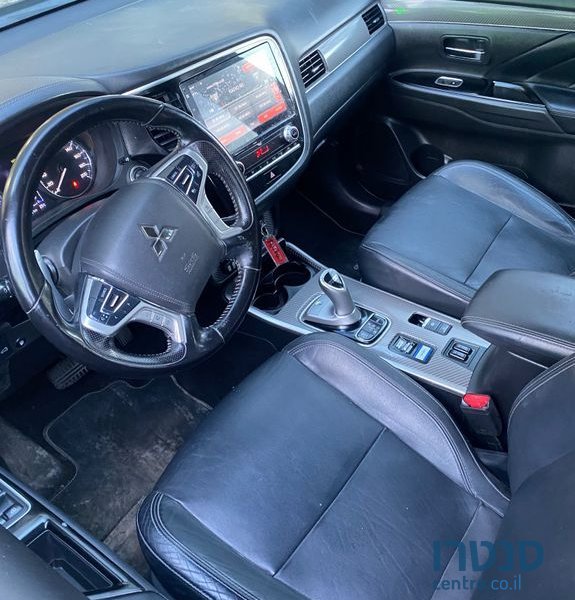 2020' Mitsubishi Outlander מיצובישי אאוטלנדר photo #2