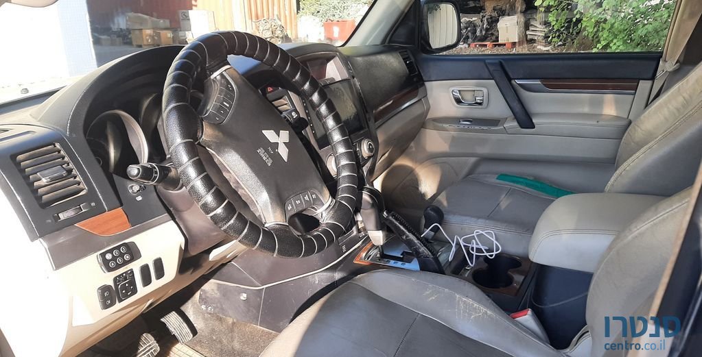 2008' Mitsubishi Pajero מיצובישי פג'רו photo #2