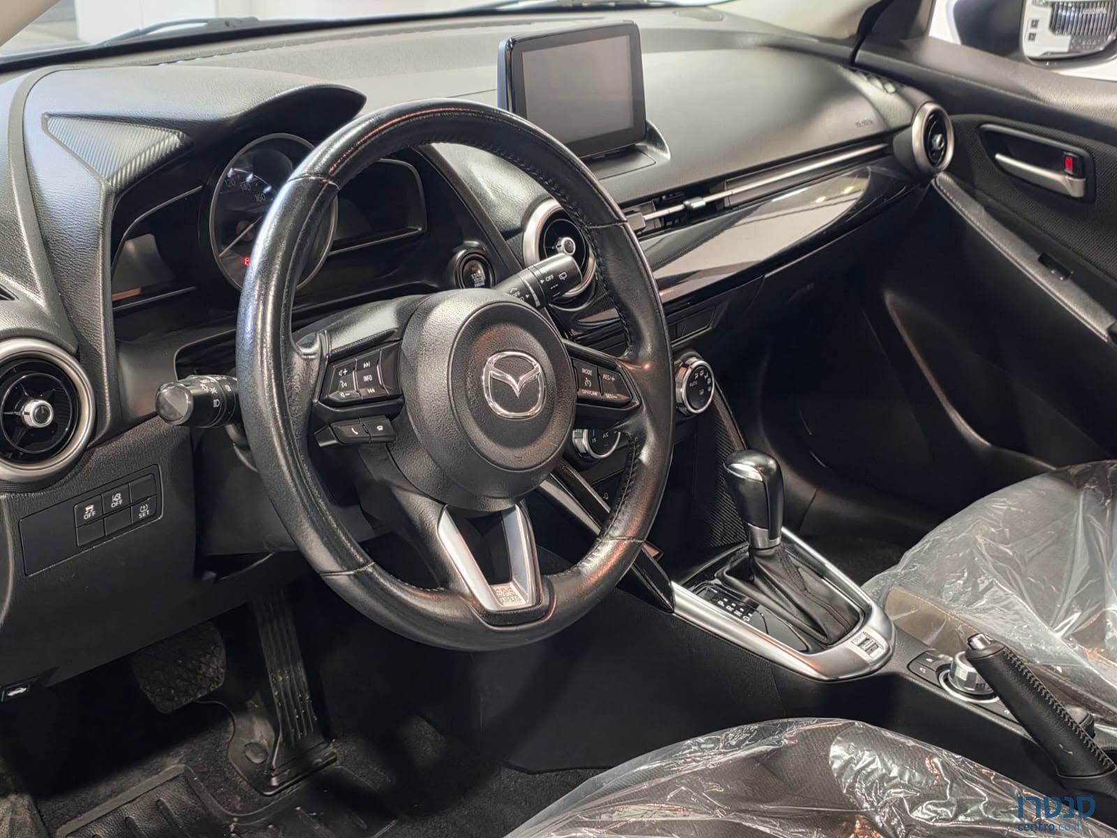 2022' Mazda 2 photo #5