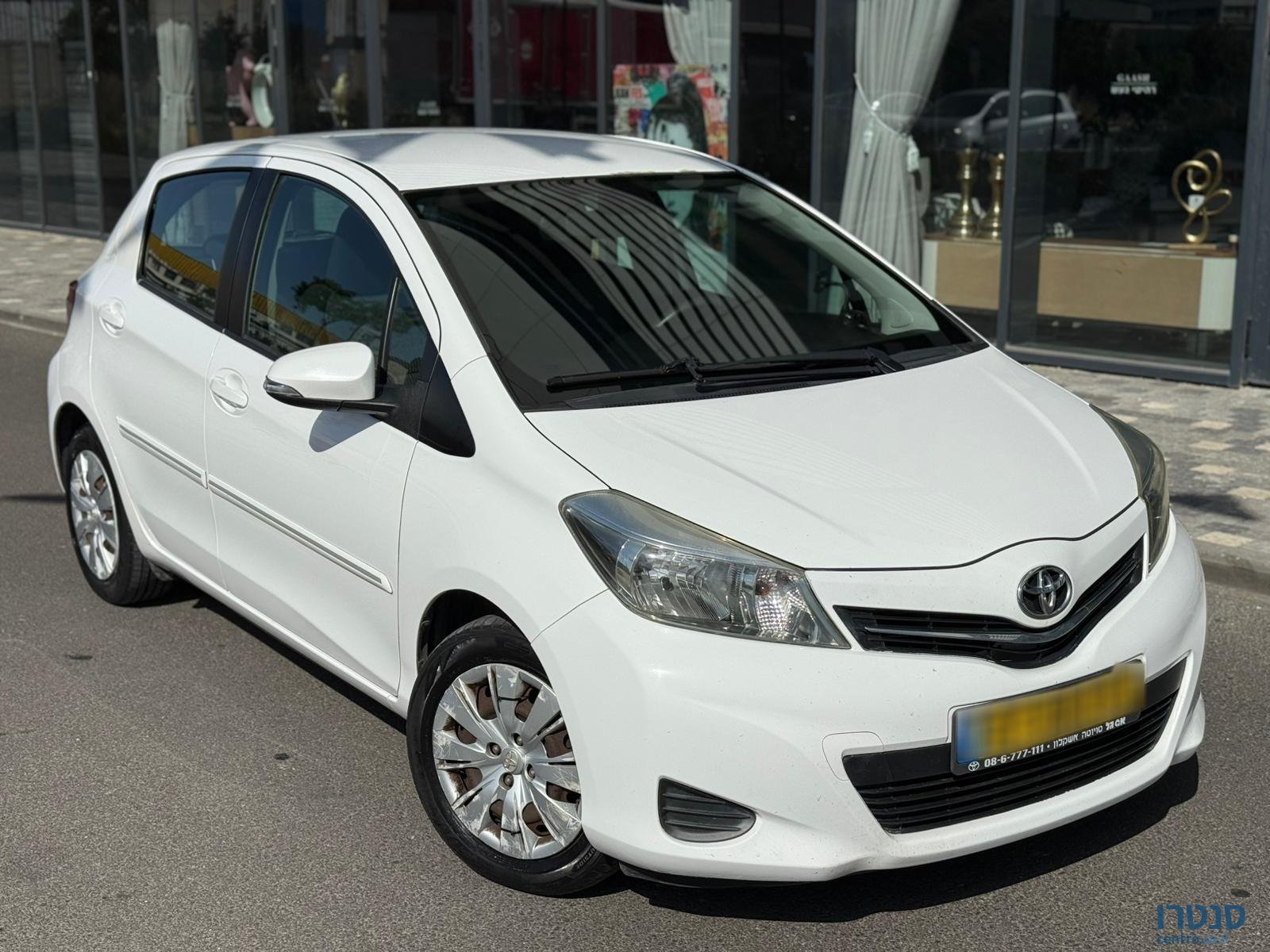 2015' Toyota Yaris photo #1