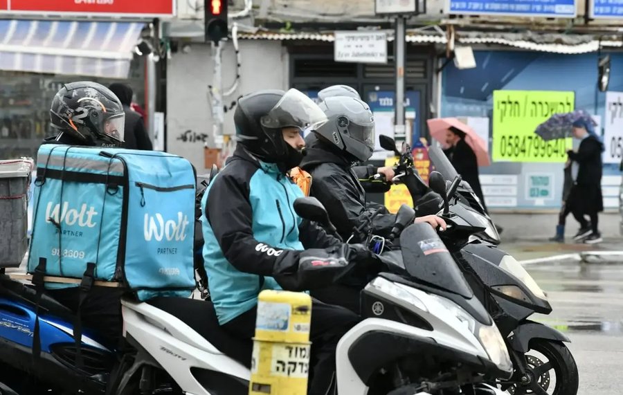 הנחיות חדשות ומוזרות: איסור משלוחי פיצה והמבורגר