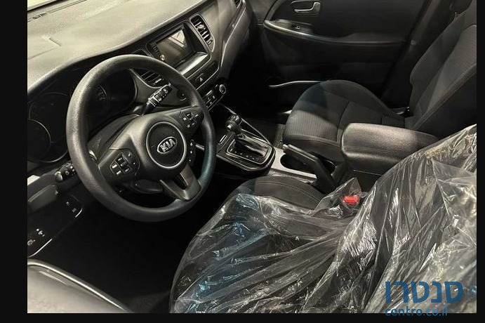 2019' Kia Carens photo #5