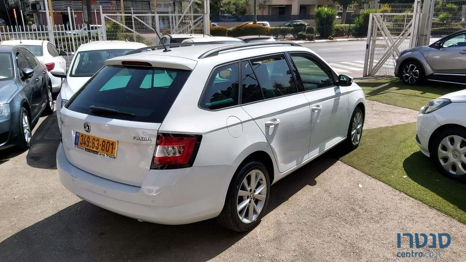 2017' Skoda Fabia photo #2