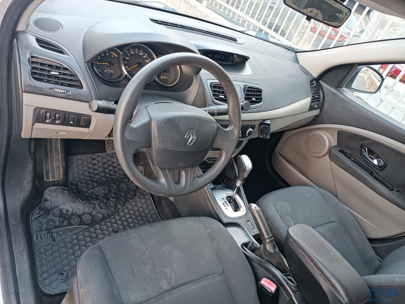 2013' Renault Fluence photo #2