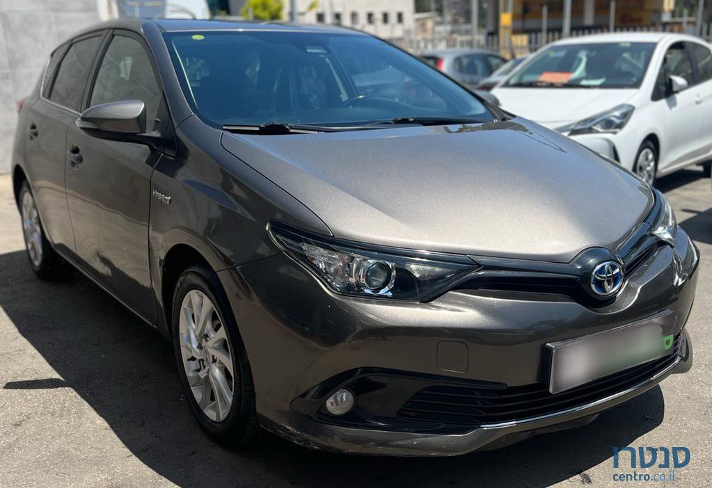 2019' Toyota Auris photo #2