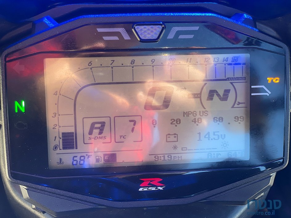 2017' Suzuki GSX-R 1000RR photo #2