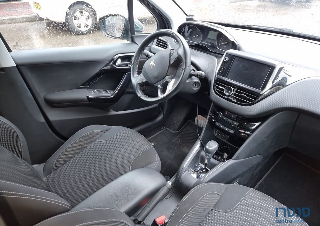 2020' Peugeot 208 פיג'ו photo #1