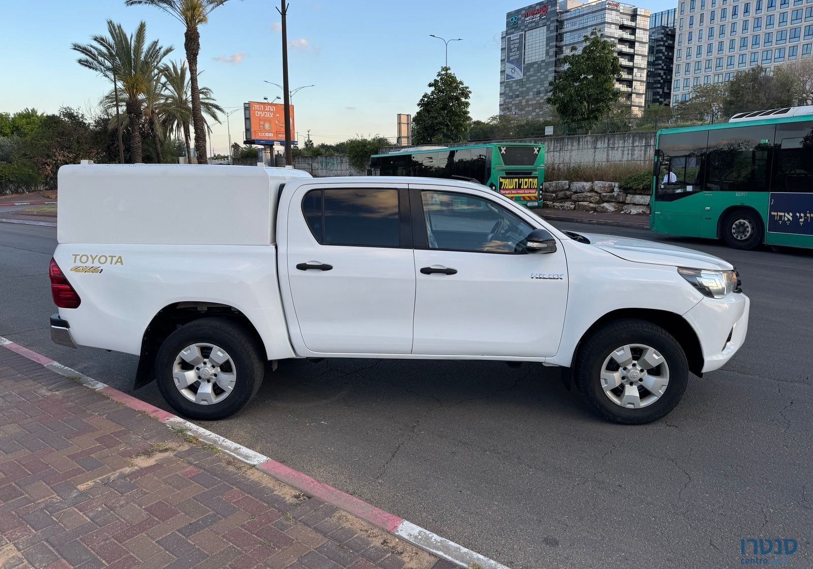 2016' Toyota Hilux טויוטה היילקס photo #4
