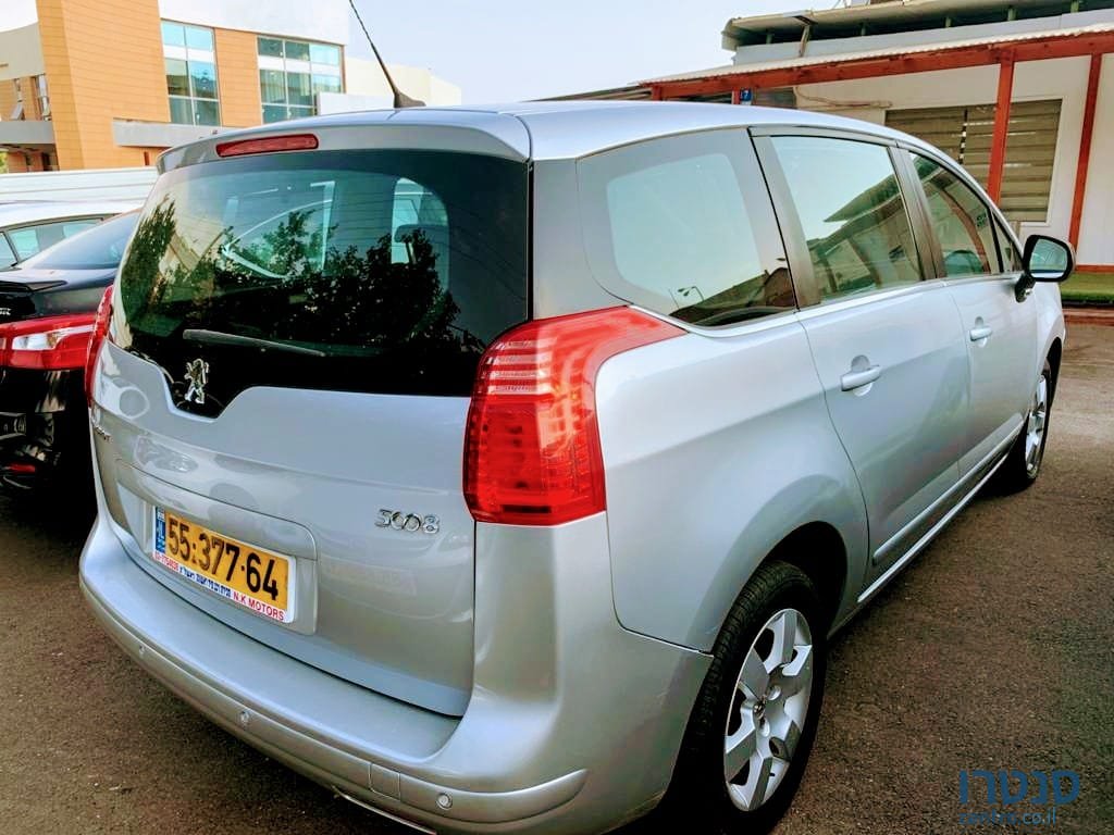 2013' Peugeot 5008 photo #2