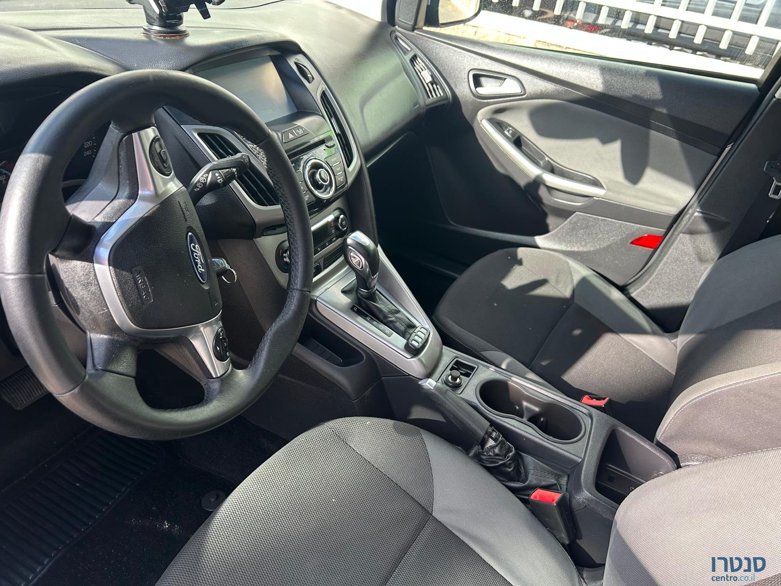 2014' Ford Focus photo #3