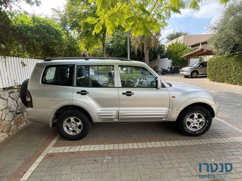 2001' Mitsubishi Pajero מיצובישי פג'רו photo #4