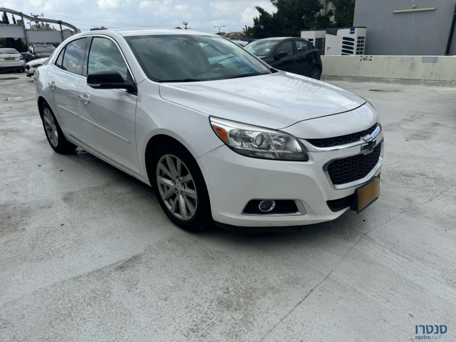 2015' Chevrolet Malibu photo #2