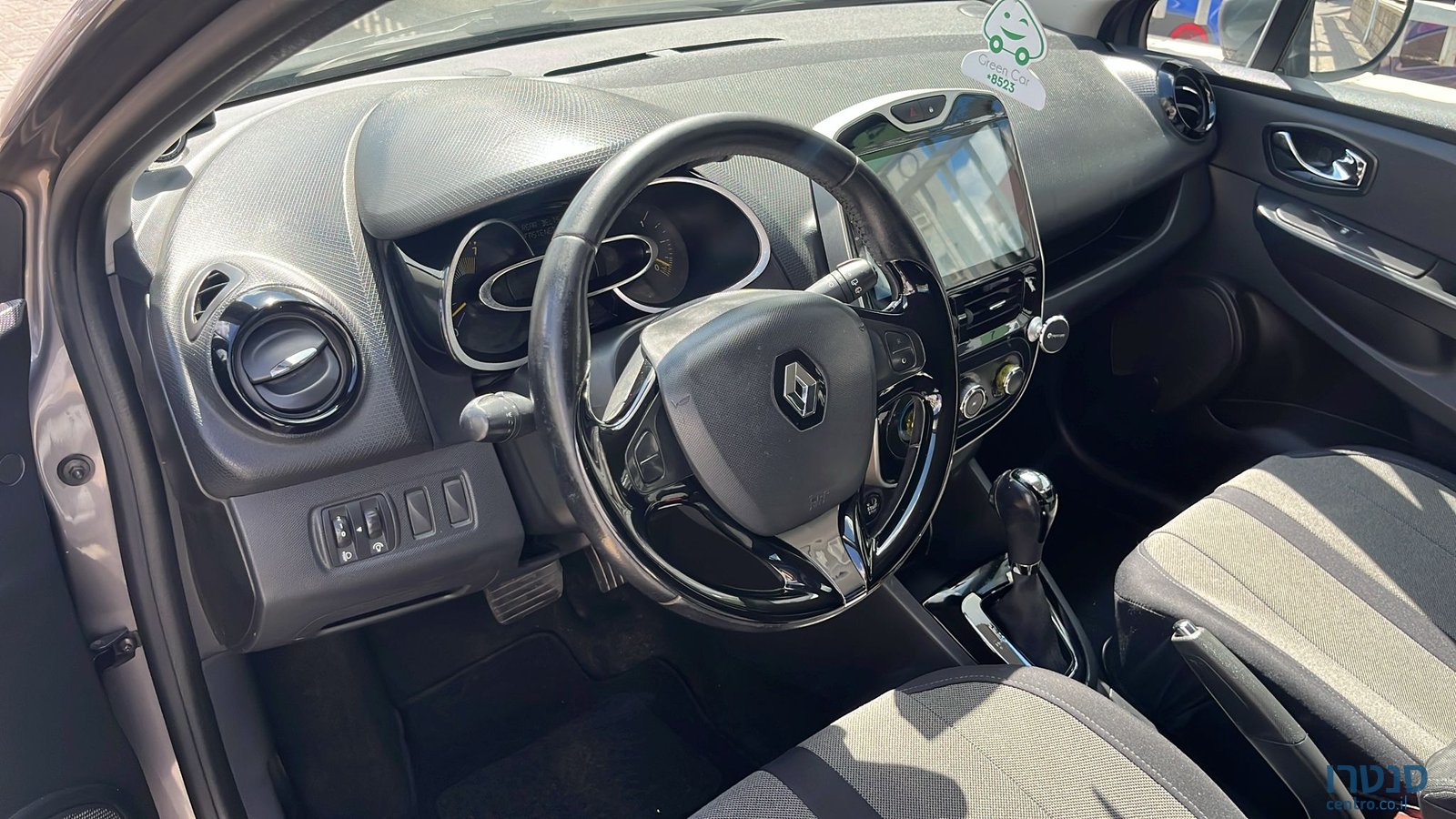 2014' Renault Clio photo #2