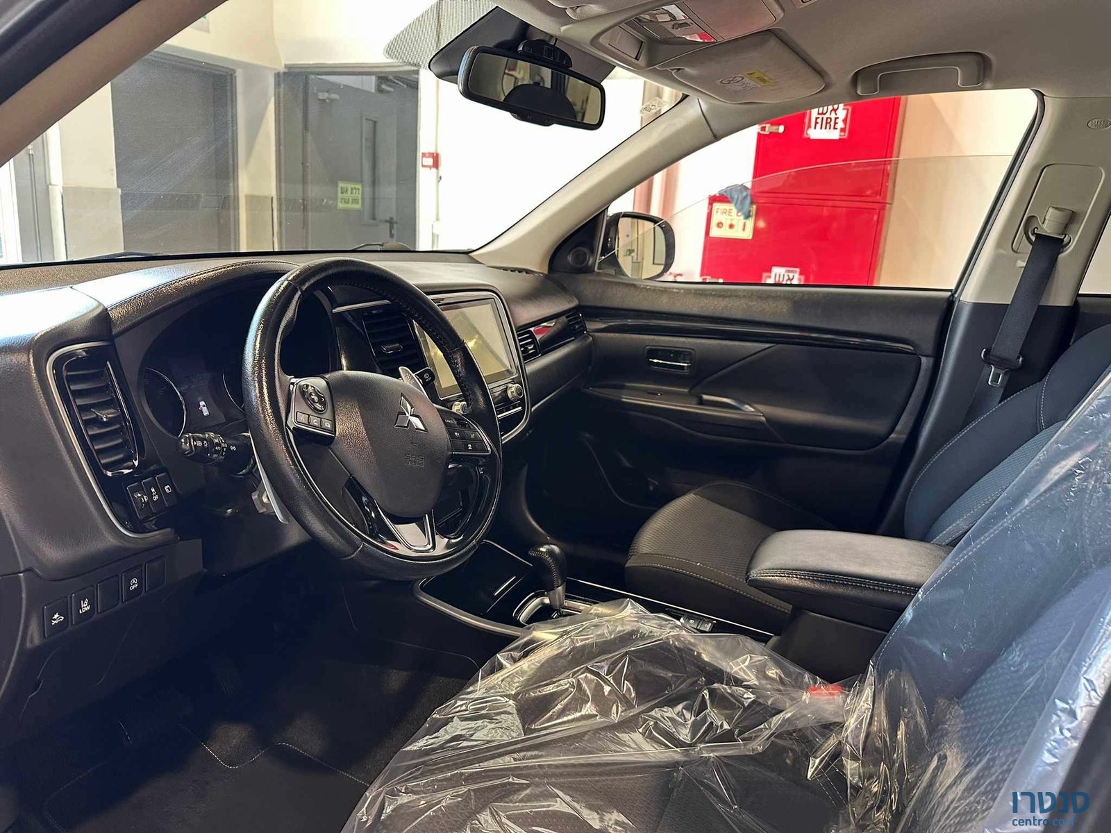 2020' Mitsubishi Outlander photo #5