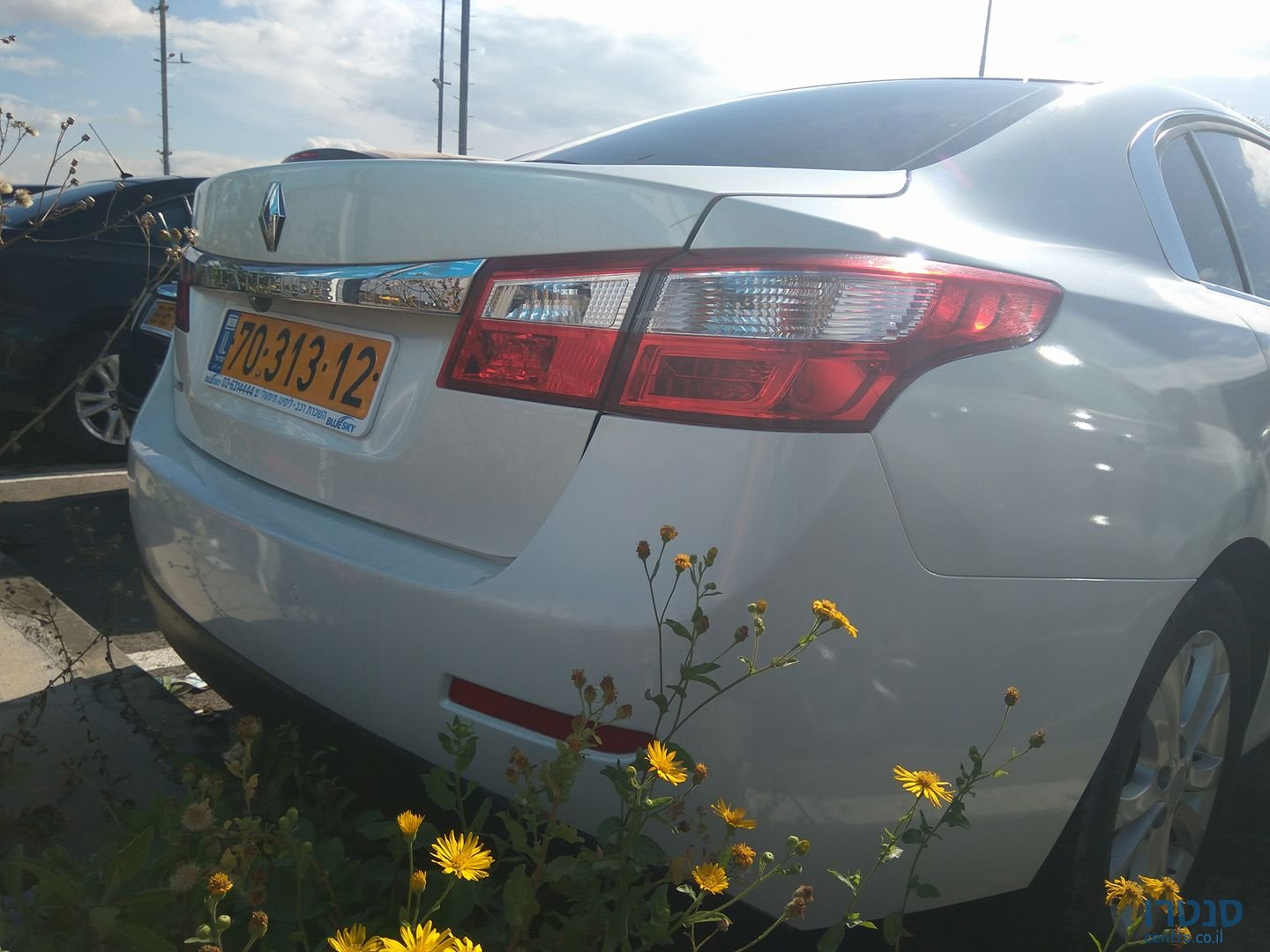 2013' Renault Latitude EX photo #3