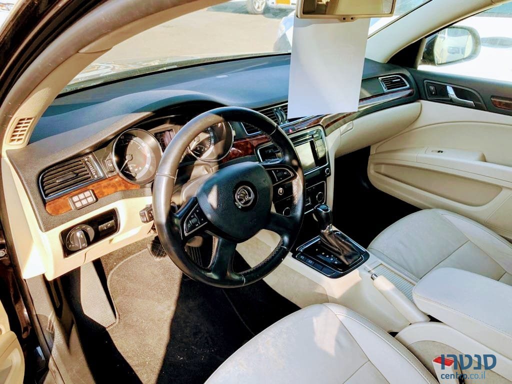 2014' Skoda Superb photo #3