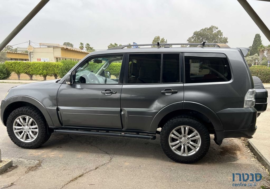 2012' Mitsubishi Pajero מיצובישי פג'רו photo #1