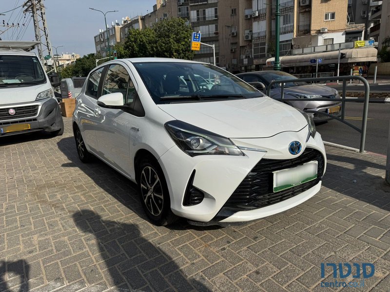 2020' Toyota Yaris photo #2