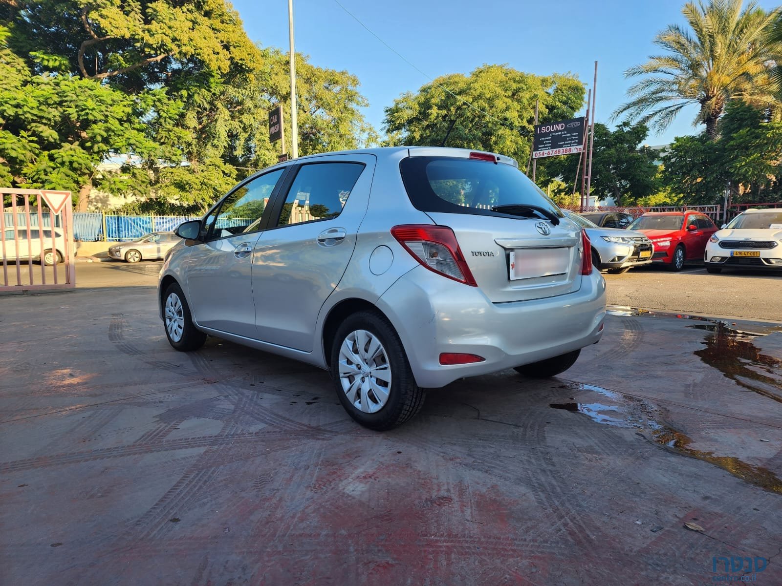 2014' Toyota Yaris photo #6