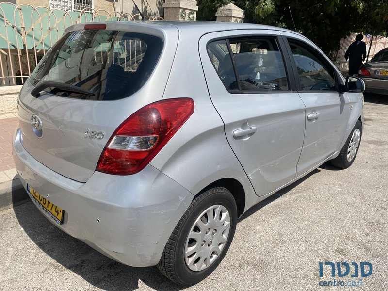 2010' Hyundai i20 יונדאי photo #1