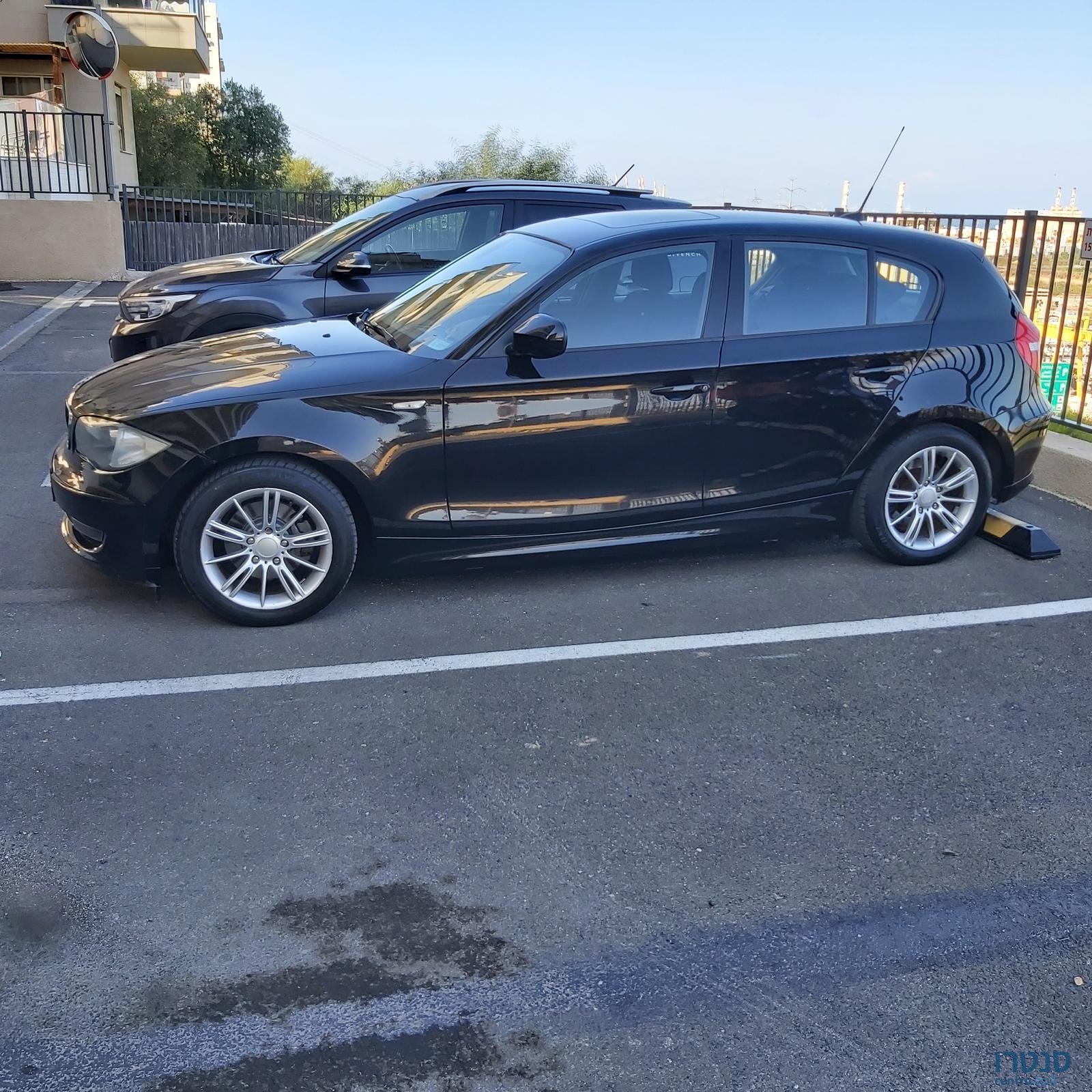 2011' BMW 118 photo #5