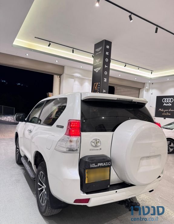 2011' Toyota Land Cruiser טויוטה לנד קרוזר photo #2