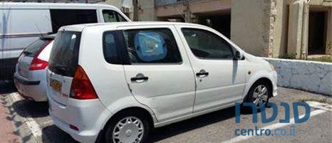 2003' Daihatsu YRV photo #1