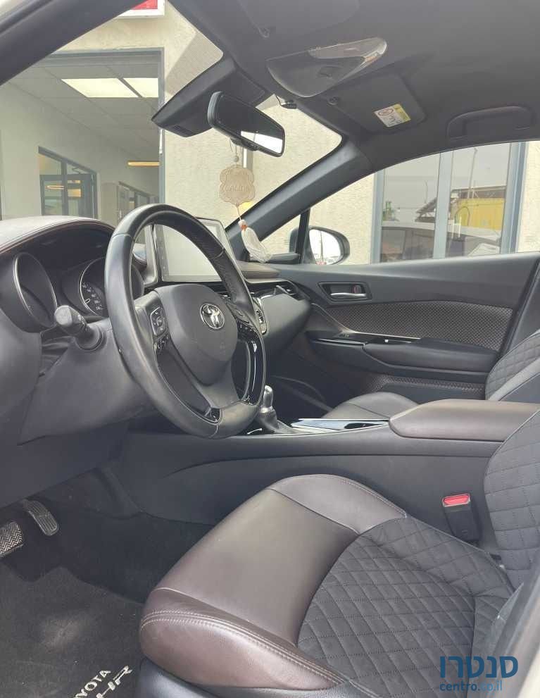 2019' Toyota C-HR טויוטה photo #3