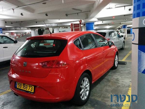 2011' SEAT Leon photo #2