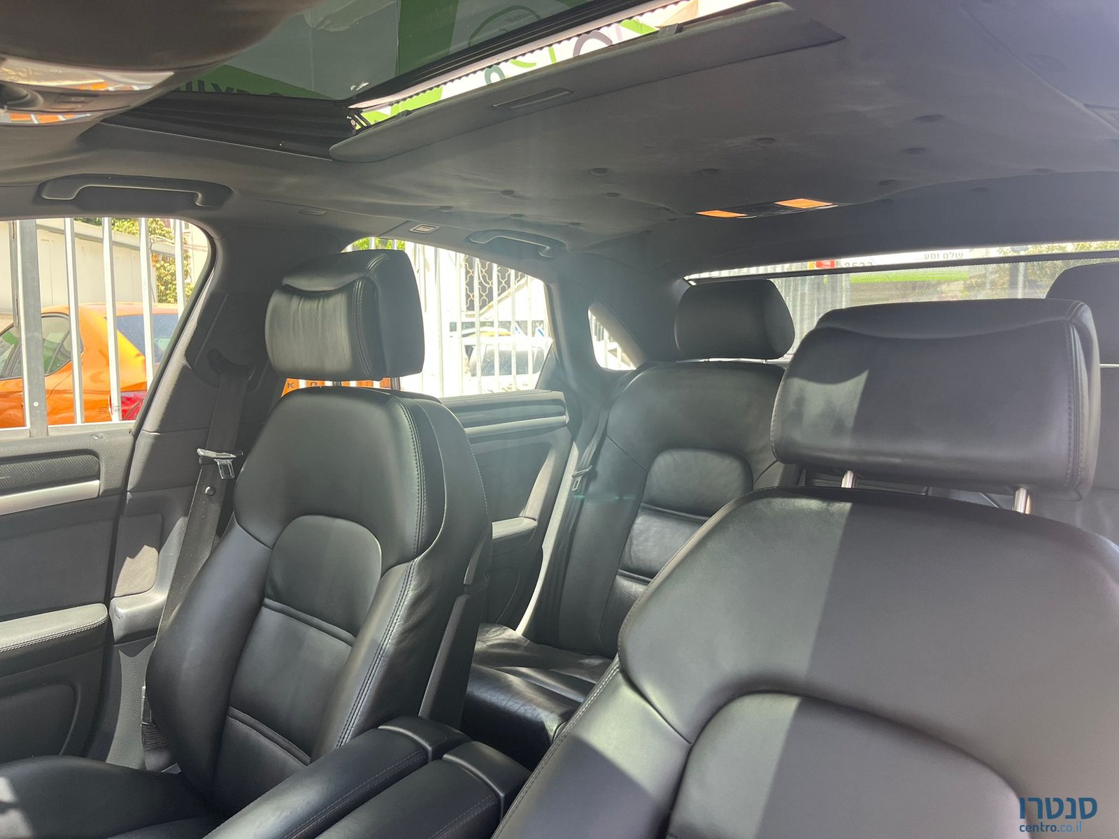 2009' Audi S8 photo #5