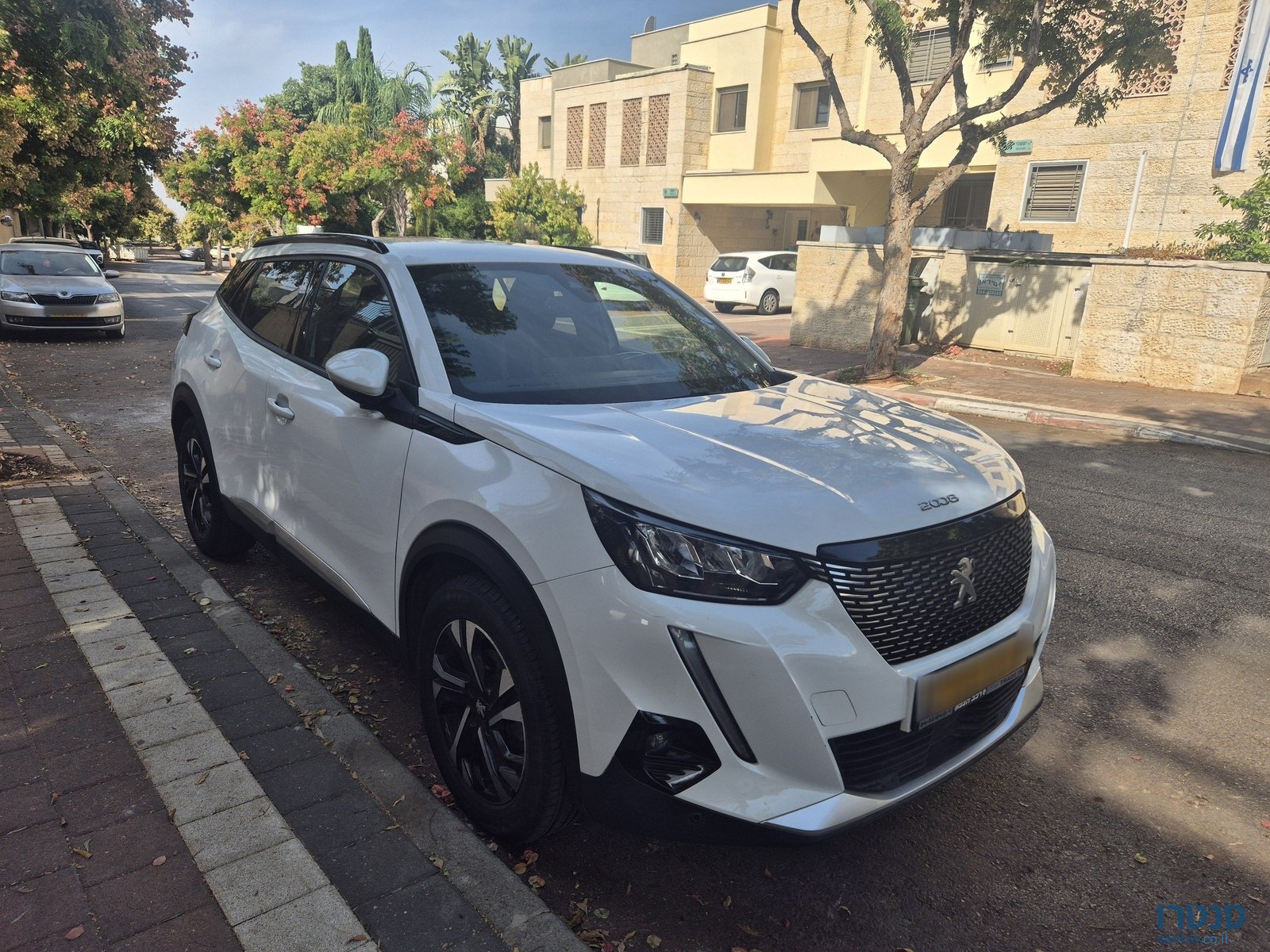 2020' Peugeot 2008 photo #2