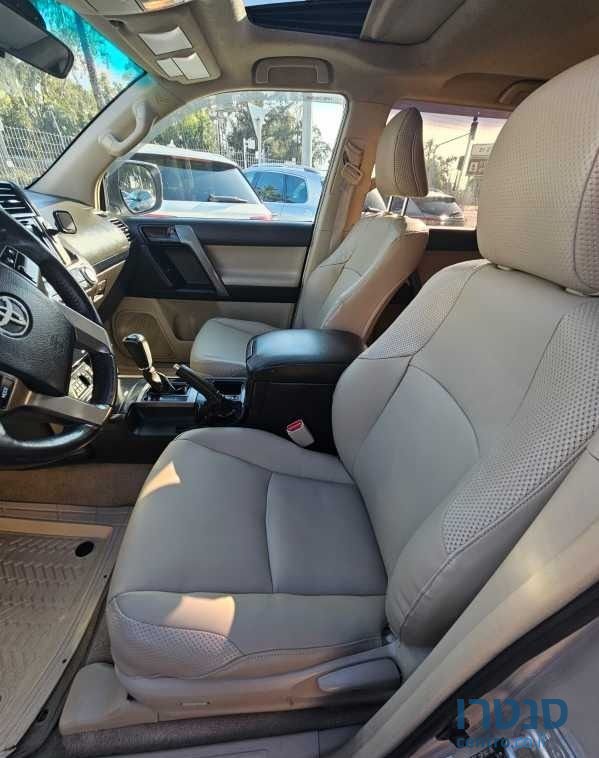 2010' Toyota Land Cruiser טויוטה לנד קרוזר photo #5