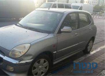 2002' Daihatsu Sirion photo #2