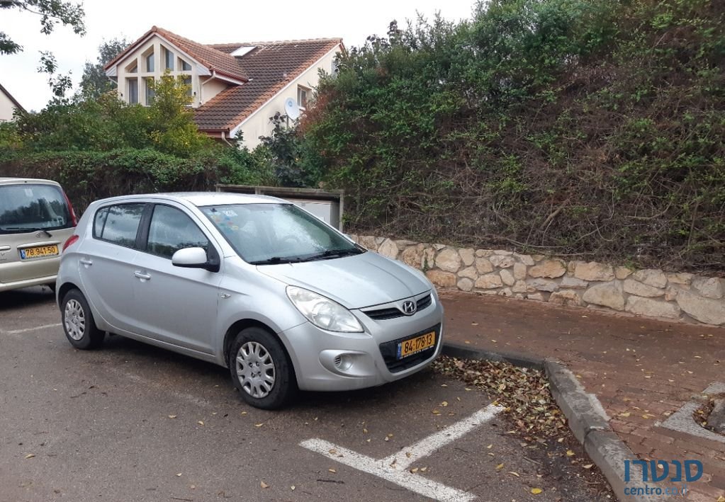 2012' Hyundai i20 יונדאי photo #1