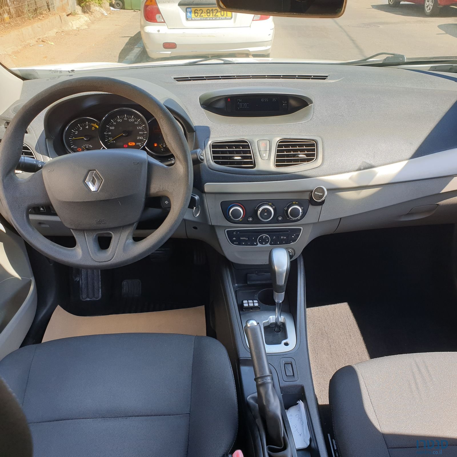 2012' Renault Fluence photo #1