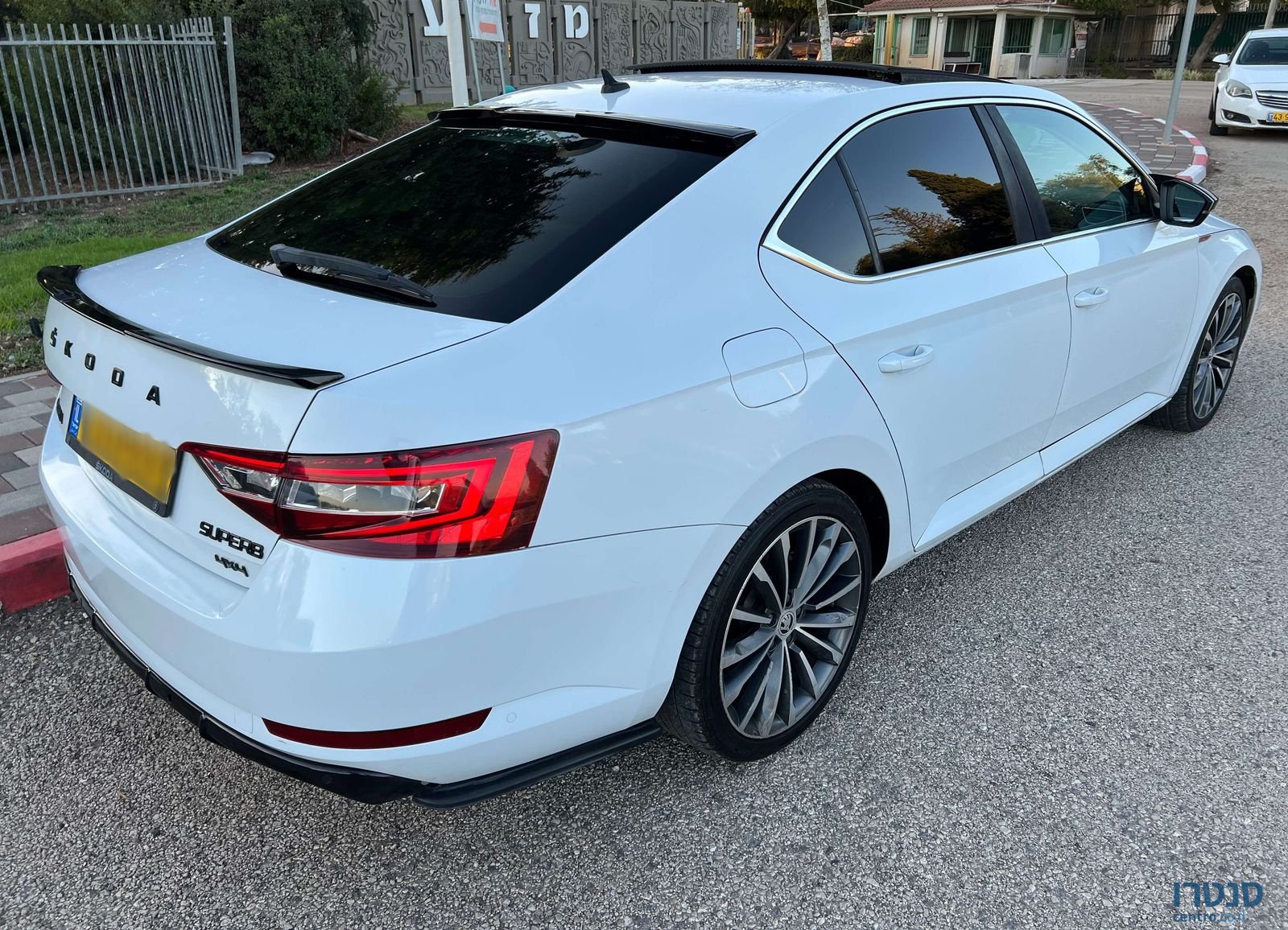 2017' Skoda Superb סקודה סופרב photo #2