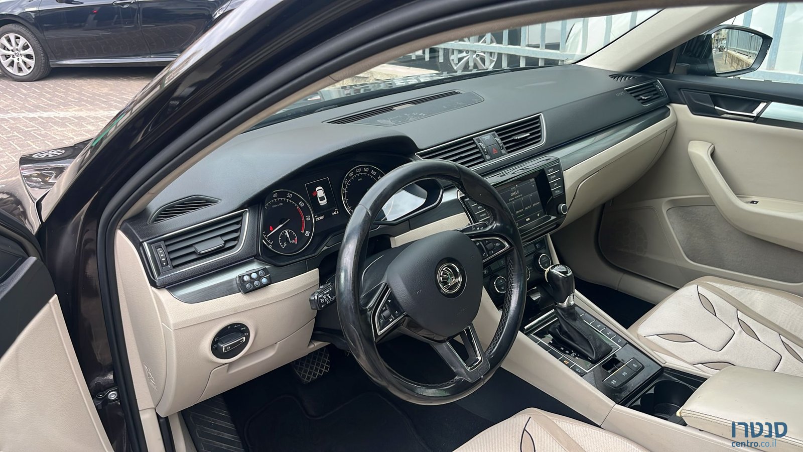 2016' Skoda Superb photo #3