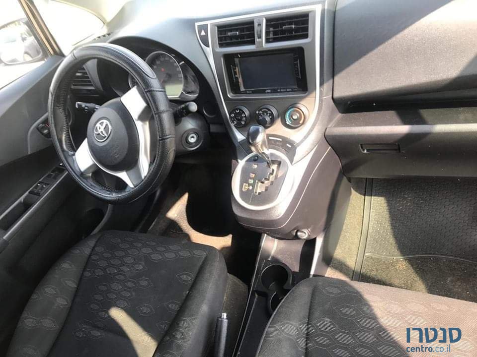 2014' Toyota Yaris Verso photo #3