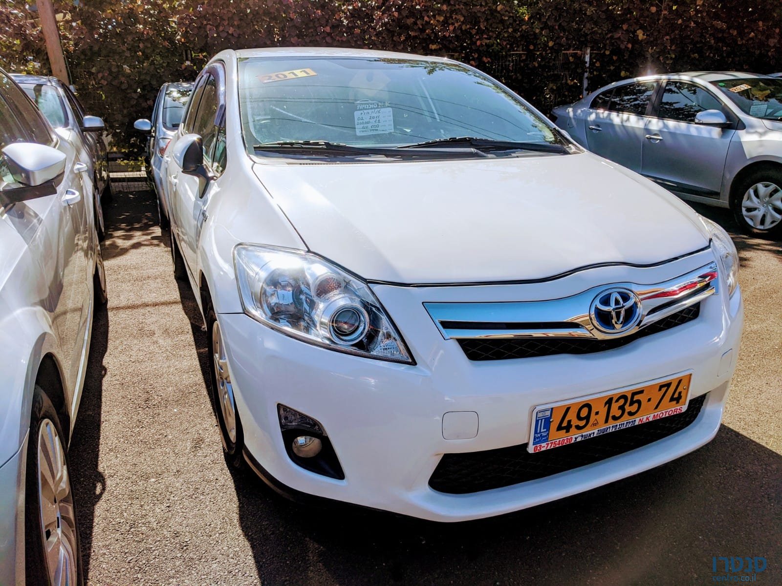 2011' Toyota Auris photo #2