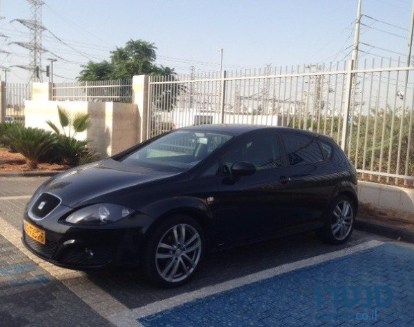 2011' SEAT Leon photo #1