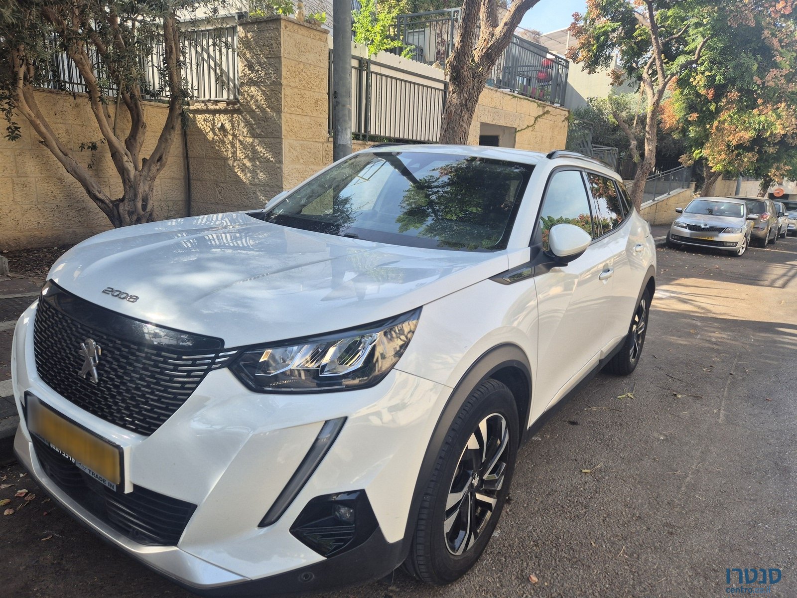 2020' Peugeot 2008 photo #1